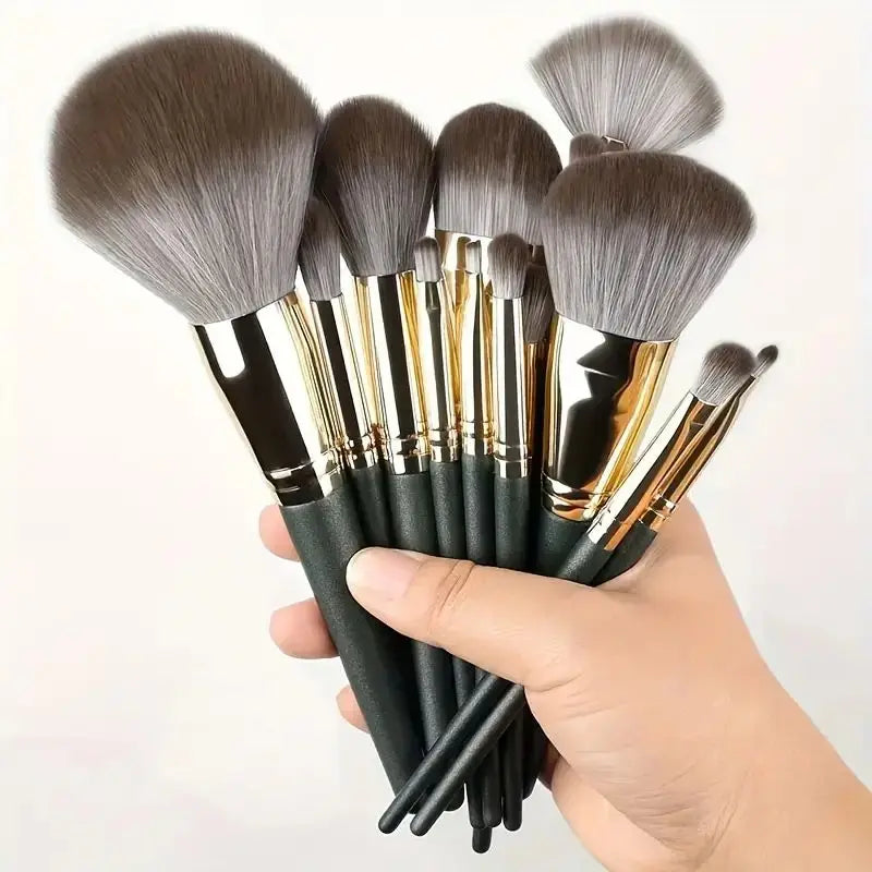 Set aus weichen und flauschigen Make-up-Pinseln, professionell, für Foundation, Puder, Lidschatten, Kabuki und Verblenden, Schönheitswerkzeug für Make-up