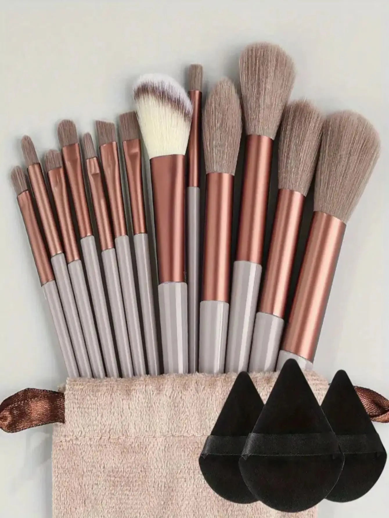Set aus weichen und flauschigen Make-up-Pinseln, professionell, für Foundation, Puder, Lidschatten, Kabuki und Verblenden, Schönheitswerkzeug für Make-up