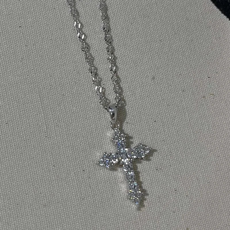 Brilliant crystal cubic zirconia cross pendant necklace for women and girls, punk style, silver-tone thin chain necklace, party jewelry, birthday gift